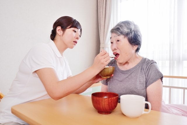 食事を介助するための基本【作業療法士的】