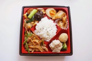 昼食は出してもらえるのか？